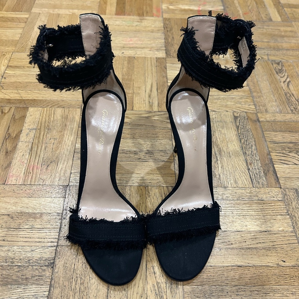 Gianvito Rossi heels size 38.5